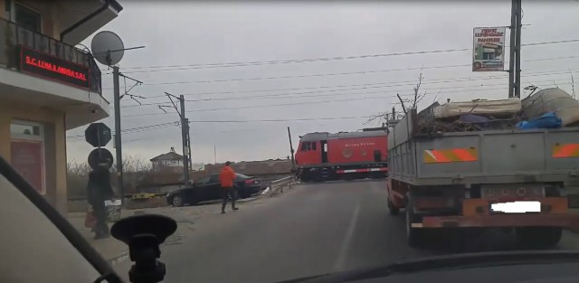 ANCHETĂ! Un mecanic a oprit TRENUL pentru a-și lua cafea, la Valu! VIDEO