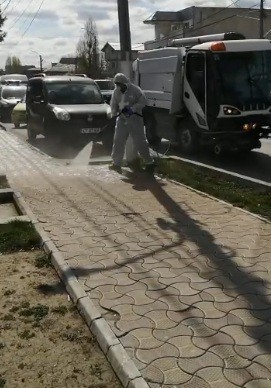 Continuă acţiunea de dezinfecţie a străzilor din Ovidiu, Poiana şi Culmea