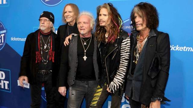 Aerosmith îsi îndeamnă fanii să „interacţioneze online, nu personal“