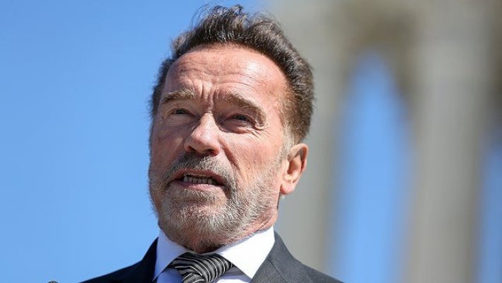Mesajul lui Arnold Schwarzenegger pentru fanii săi, în contextul pandemiei de coronavirus: 'Staţi acasă'