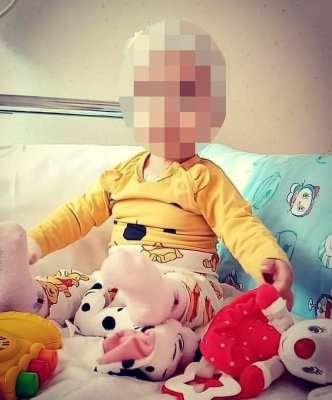 Strigăt de mamă: o constănțeancă cere ajutor pentru fiica bolnavă grav