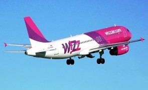 Zbor Wizz Air deviat la Budapesta după ce avionul a lovit o pasăre 
