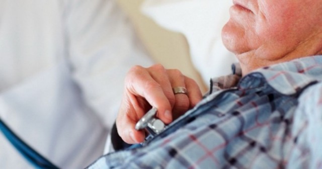 Medic: Persoanele sănătoase care contractează COVID-19 sunt expuse riscului de afecţiuni cardiace
