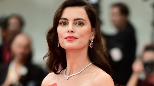 Catrinel Menghia, goală complet. Nu e prima dată când pozează fără haine