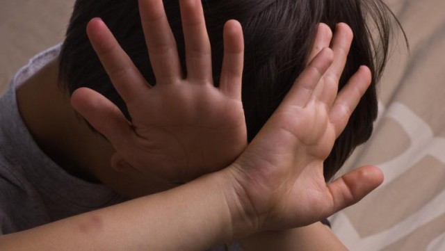 Statistică: Sute de copii abuzaţi de părinţi, în județul Constanța