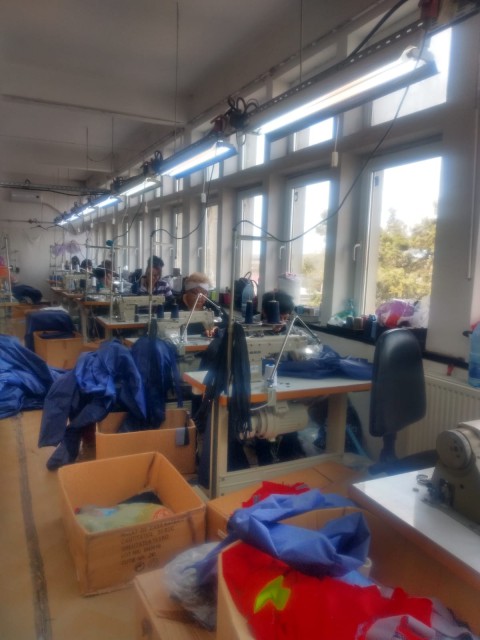 O fabrică de textile din Medgidia s-a reprofilat pe echipamente de protecție pentru cadrele medicale