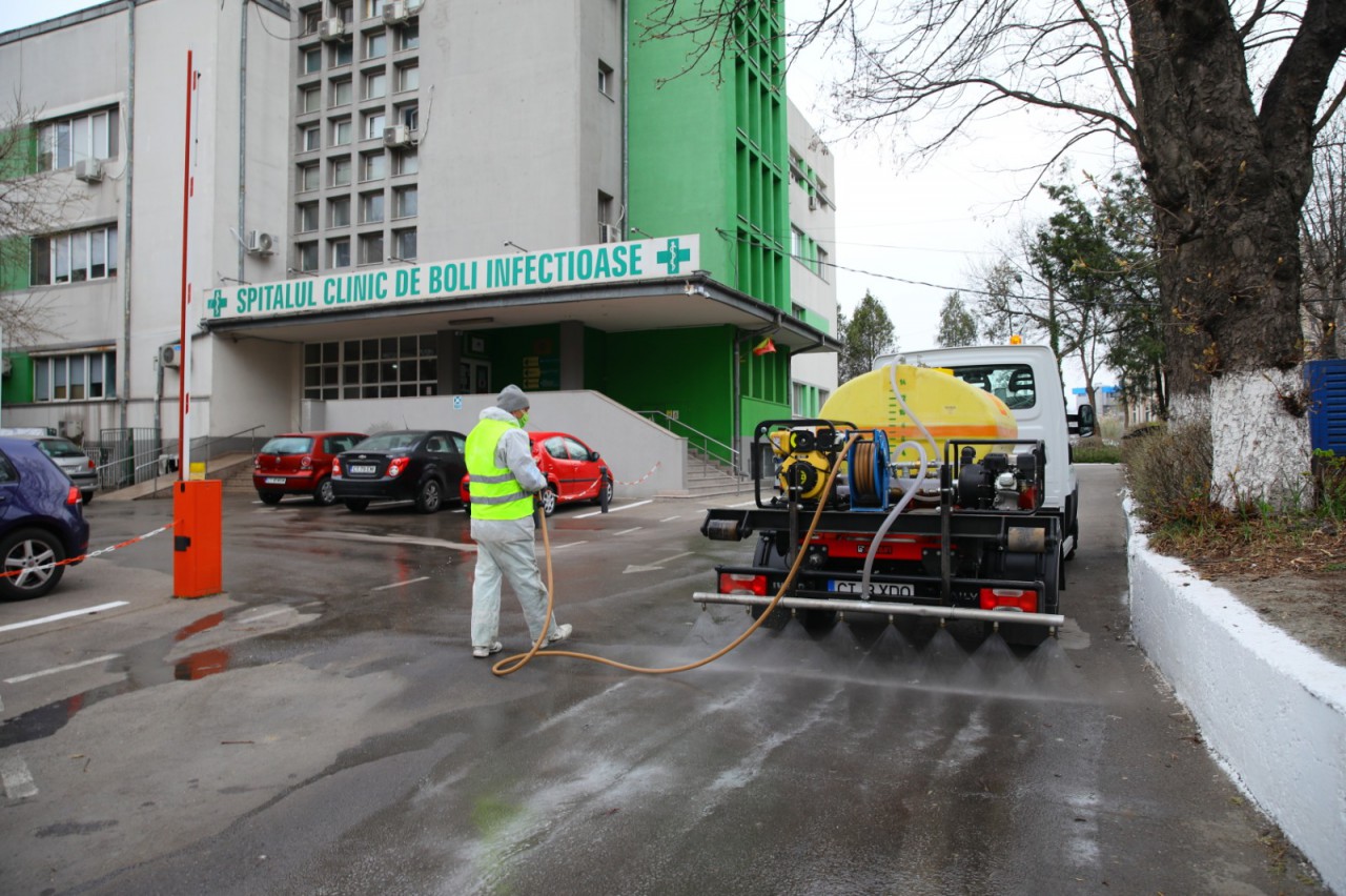 Primăria Constanța continuă acțiunile de dezinfecție la unitățile spitalicești Primăria Constanța continuă acțiunile de dezinfecție la unitățile spitalicești