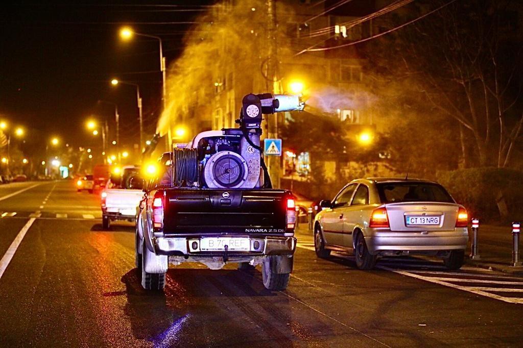 Primăria Constanța continuă acțiunile de dezinfecție și în această seară Primăria Constanța continuă acțiunile de dezinfecție și în această seară