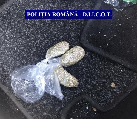 Rețea de traficanți de droguri, ANIHILATĂ în drum spre Tulcea: se aproviziona din Constanța!