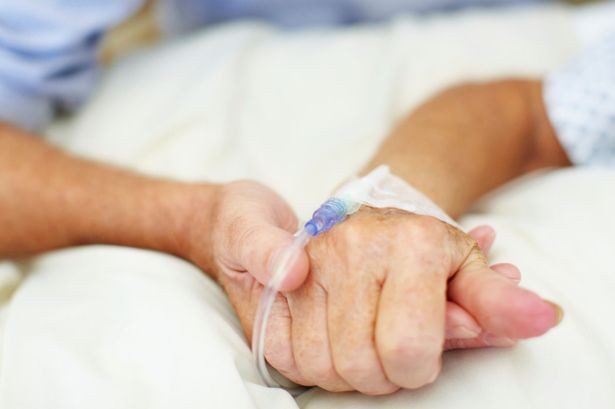 Asociaţiile bolnavilor de cancer solicită soluţii ca pacienţii oncologici să îşi poată continua tratamentul