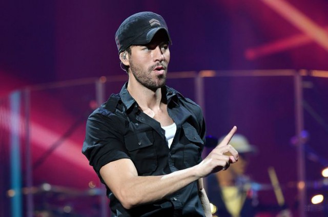A fost doborât de coronavirus! Enrique Iglesias şi-a pierdut tatăl vitreg