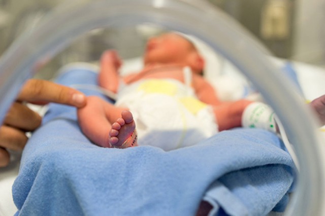 Coronavirus: Guvernatorul statului american Connecticut anunţă decesul unui bebeluş de şase săptămâni