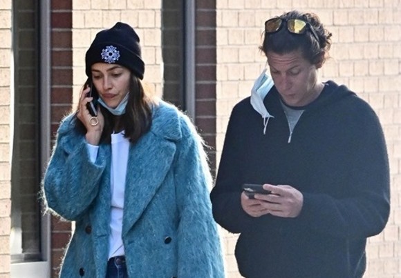 Irina Shayk, „la braț” cu fostul lui Demi Moore! Ce femei celebre a mai „bifat” Vito Schnabel pe listă