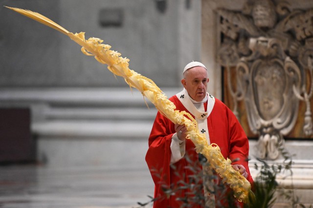 Duminica Floriilor dinaintea Paştelui catolic, celebrată în condiţii speciale la Vatican şi Ierusalim