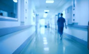 Se închid spitalele pentru cei care nu au COVID-19: Pacienții cu virus au ajuns prioritatea absolută