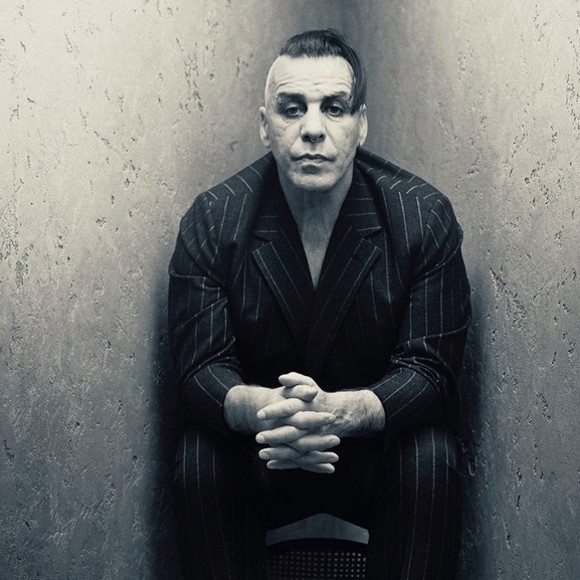 Solistul trupei Rammstein și-a pus fanii pe jar după ce se zvonea că are COVID-19. A fost testat negativ!