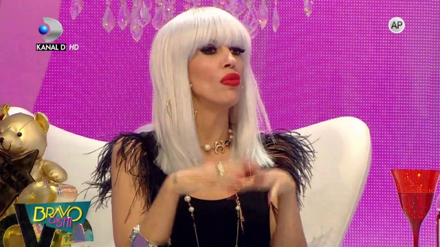 Oana Roman și Raluca Bădulescu și-au uimit prietenii cu un look fără machiaj