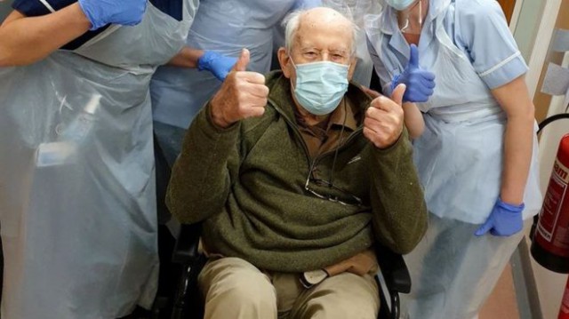 Un britanic de 101 de ani s-a întors acasă după ce a fost tratat pentru coronavirus