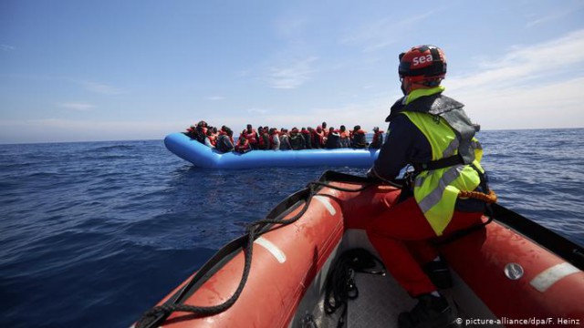 Zeci de migranţi aflaţi pe patru ambarcaţiuni au fost interceptaţi în largul coastelor britanice