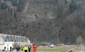 Situaţia de la Azuga rămâne critică: Administrația Națională Apele Române, precizări după alunecarea de teren care a dus la evacuarea a 130 de oameni