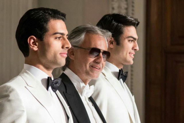 Ce familie reuşită are Andrea Bocelli! Unul dintre băieţii artistului a apărut într-o campanie publicitară alături de Jennifer Lopez