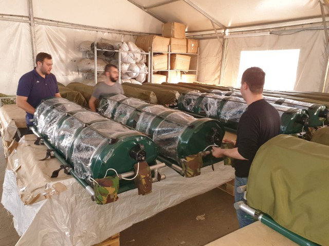 Un lot de 35 de izolete de concepție și producție românească recepționat de M.Ap.N.