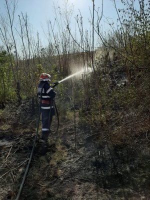 INCENDIU la o casă părăsită