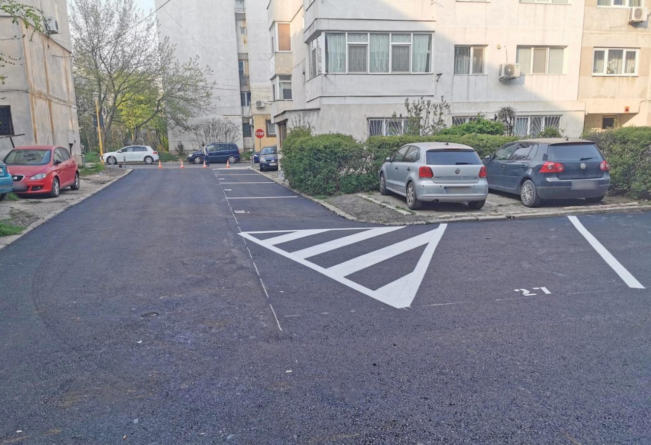 Câte locuri de parcare a făcut Primăria Constanța după abundența de stâlpișori amplasați pe trotuare Câte locuri de parcare a făcut Primăria Constanța după abundența de stâlpișori amplasați pe trotuare
