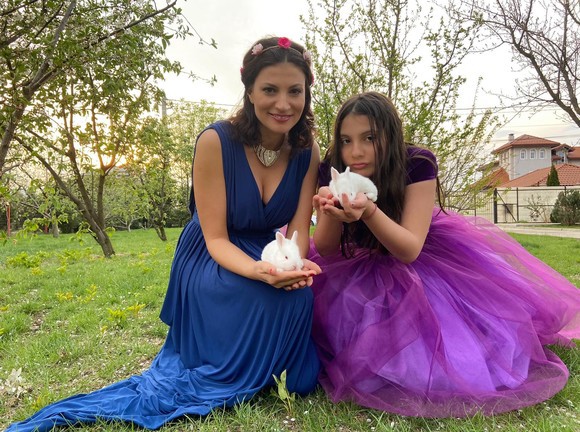 Ioana Ginghină dă petrecere pe Facebook, nu lasă criza să-i strice planurile