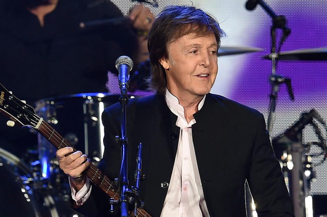 Versurile melodiei ''Hey Jude'', scrise de mână de Paul McCartney, vândute la licitaţie pentru 910.000 de dolari