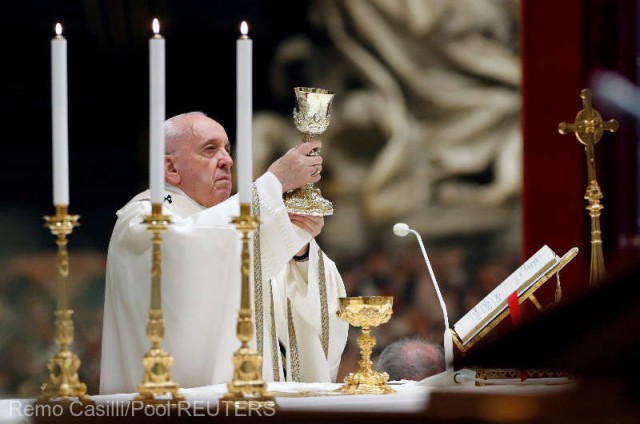 Papa Francisc a celebrat fără credincioşi Vigilia Pascală în Bazilica Sfântul Petru