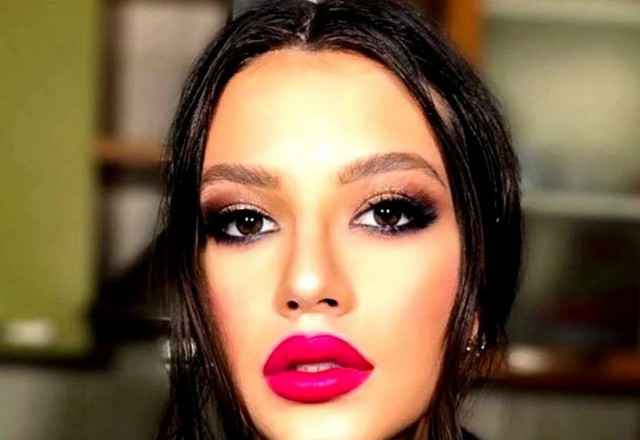 Cleopatra Stratan, într-o ipostază provocatoare. Artista s-a pozat după ce a ieșit de la duș