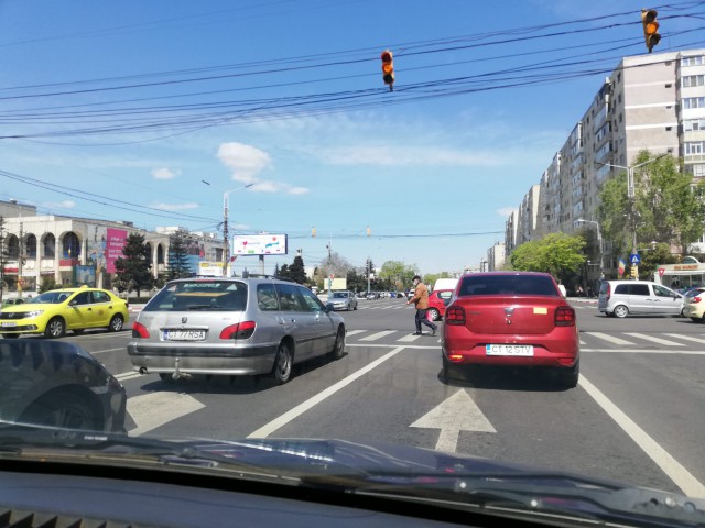 VIDEO! Trafic aglomerat în Săptămâna Mare pe străzile Constanței, iar semafoarele... tot pe galben