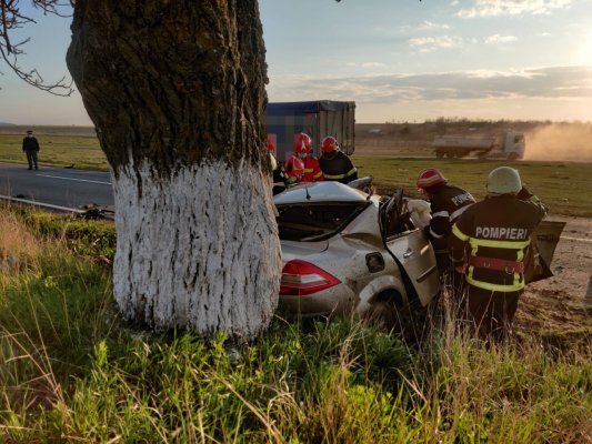 Accident MORTAL: o mașină s-a făcut ZOB după o coliziune cu un TIR. VIDEO