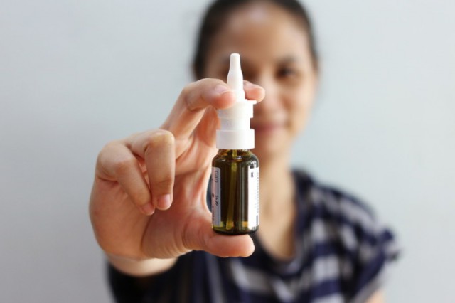 Studiu: Un spray nazal ar opri coronavirusul să ajungă în plămâni