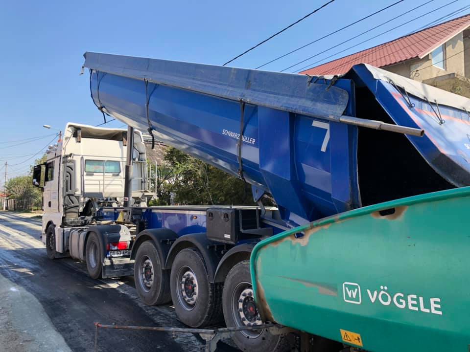 Primăria comunei Limanu continuă lucrările de asfaltare Primăria comunei Limanu continuă lucrările de asfaltare