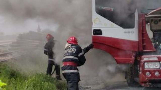 Un autocar a luat foc în Mihail Kogălniceanu