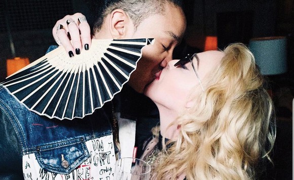 Madonna, chef în carantină pentru iubitul de 26 de ani. Numai cadoul a costat-o 100.000 de dolari