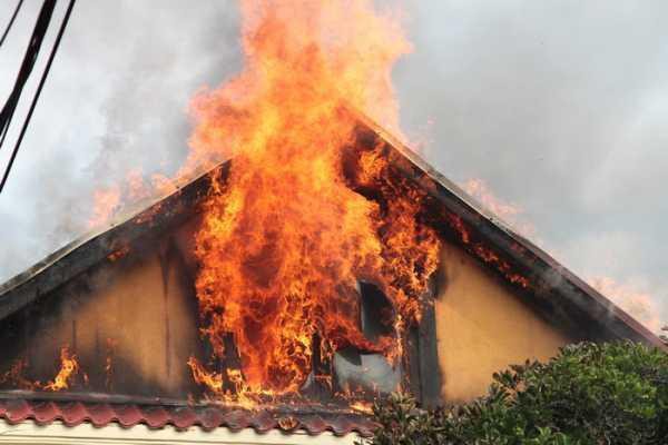 Incendiu în CONSTANȚA: o casă a LUAT FOC