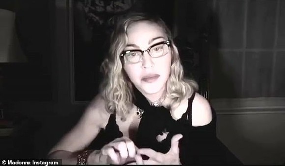 Madonna își șochează fanii: „Am anticorpi să lupt contra COVID-19 așa că ies din casă când vreau”