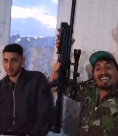PETRECERE cu MANELE și ARME în plină PANDEMIE! VIDEO
