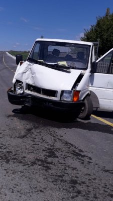 A intrat cu mașina în stâlp din cauza unui șofer de TIR din Constanța
