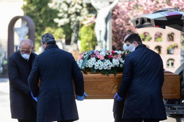 Coronavirus: Italia va autoriza organizarea de funeralii ca parte a planului de relaxare a restricţiilor