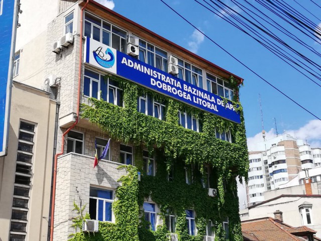 Campania de conștientizare împotriva poluării cu deșeuri a apelor din România