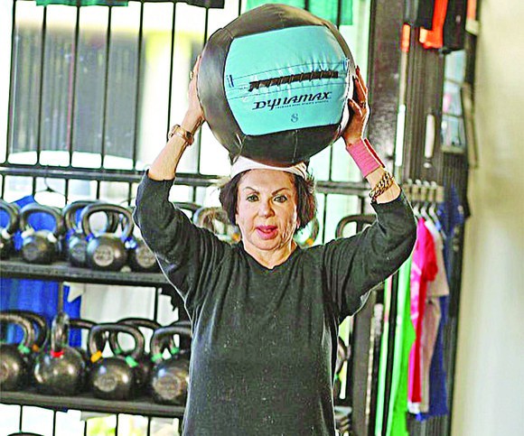 Mama lui Sylvester Stallone trage de fiare la 98 de ani