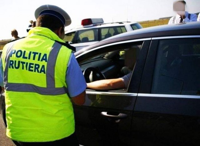 Reținut de polițiști după ce a condus BEAT și FĂRĂ PERMIS pe bulevardul Lăpușneanu