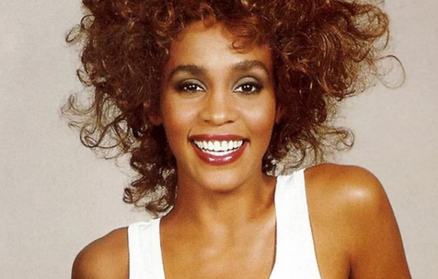 Un film biografic dedicat cântăreţei Whitney Houston, în pregătire la Hollywood