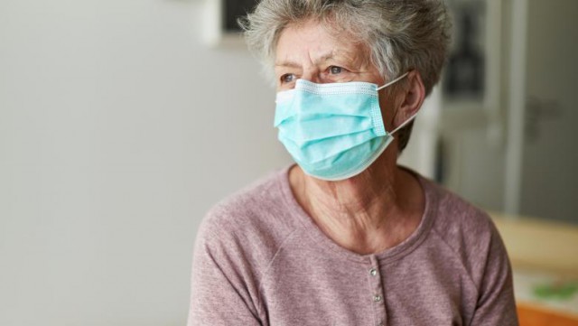 Raport INSP: 76,6% dintre decesele cauzate de noul coronavirus au fost la persoane peste 60 ani