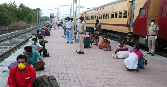 India: 16 muncitori migranţi care se îndreptau spre locurile natale au fost călcaţi de tren