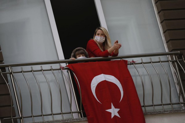 Coronavirus: În Turcia a început relaxarea treptată a restricţiilor